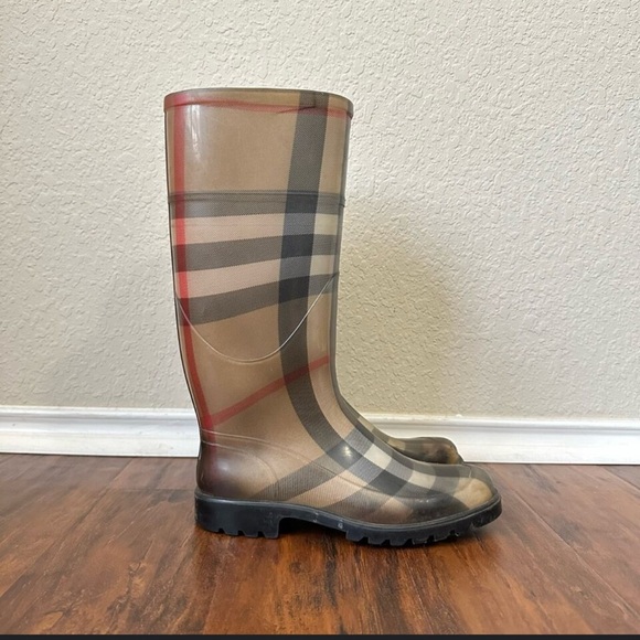 BURBERRY LONDON Mid-Calf Rain Boots in Signature Plaid - Picture 2 of 5